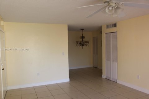 Condo in Miami Lakes, Florida, 1 bedroom  № 2044707 - photo 8
