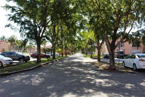Condo in Miami Lakes, Florida, 1 bedroom  № 2044707 - photo 24