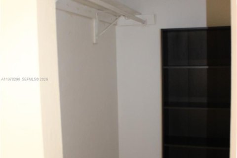 Condo in Miami Lakes, Florida, 1 bedroom  № 2044707 - photo 17