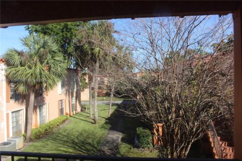 Condo in Miami Lakes, Florida, 1 bedroom  № 2044707 - photo 7
