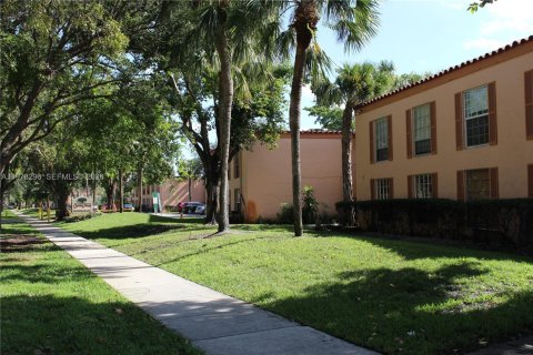 Condo in Miami Lakes, Florida, 1 bedroom  № 2044707 - photo 30