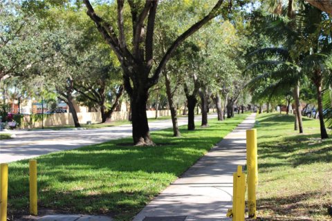 Condo in Miami Lakes, Florida, 1 bedroom  № 2044707 - photo 29