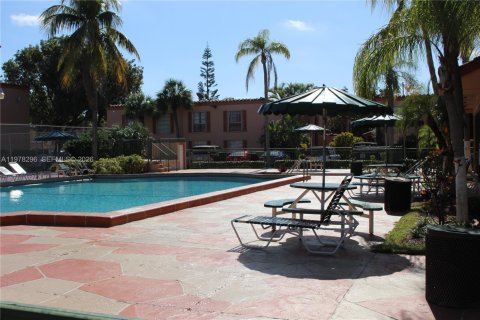Condo in Miami Lakes, Florida, 1 bedroom  № 2044707 - photo 19