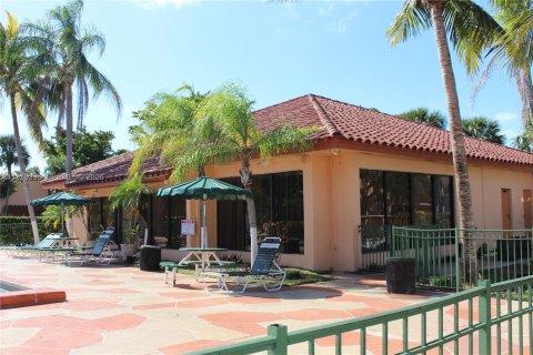 Condo in Miami Lakes, Florida, 1 bedroom  № 2044707 - photo 18