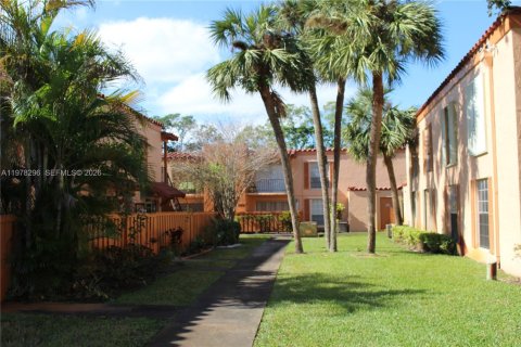 Condo in Miami Lakes, Florida, 1 bedroom  № 2044707 - photo 5