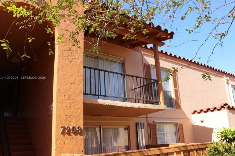 Condo in Miami Lakes, Florida, 1 bedroom  № 2044707 - photo 3