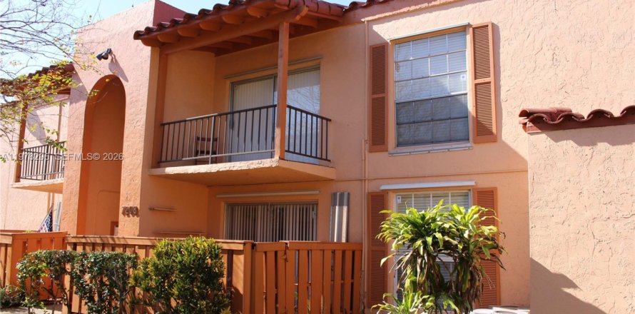 Condo in Miami Lakes, Florida, 1 bedroom  № 2044707