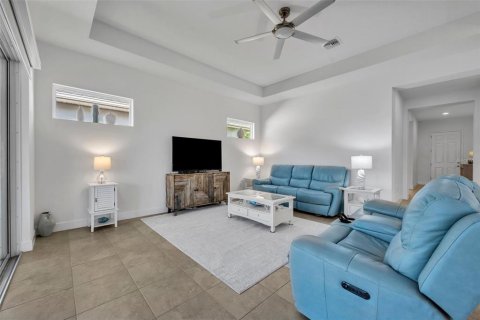 House in Daytona Beach, Florida 4 bedrooms, 204.57 sq.m. № 1546494 - photo 10