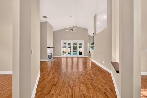 House in Belle Isle, Florida 3 bedrooms, 176.14 sq.m. № 2395911 - photo 5