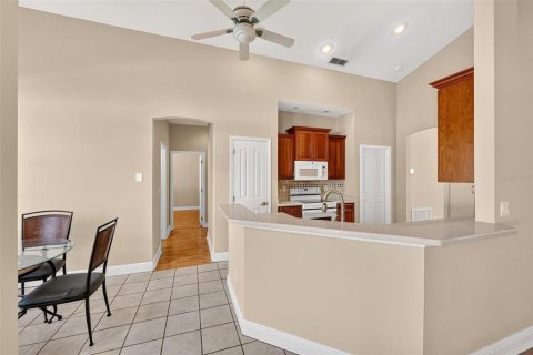 House in Belle Isle, Florida 3 bedrooms, 176.14 sq.m. № 2395911 - photo 20
