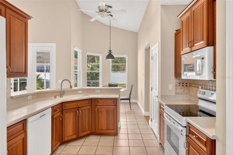 House in Belle Isle, Florida 3 bedrooms, 176.14 sq.m. № 2395911 - photo 25