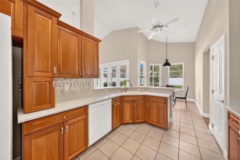 House in Belle Isle, Florida 3 bedrooms, 176.14 sq.m. № 2395911 - photo 24