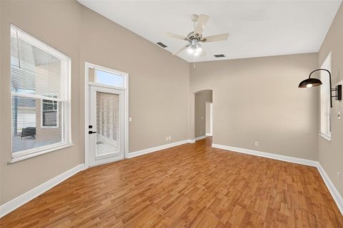 House in Belle Isle, Florida 3 bedrooms, 176.14 sq.m. № 2395911 - photo 9