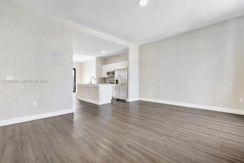 Villa ou maison à louer à Hialeah, Floride: 3 chambres, 288 m2 № 2001544 - photo 10