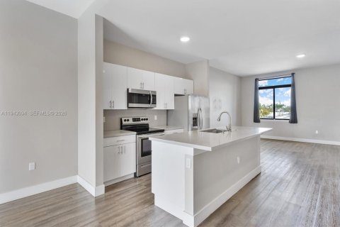 Villa ou maison à louer à Hialeah, Floride: 3 chambres, 288 m2 № 2001544 - photo 17