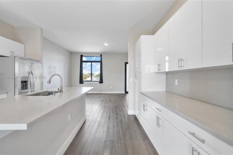 Villa ou maison à louer à Hialeah, Floride: 3 chambres, 288 m2 № 2001544 - photo 27