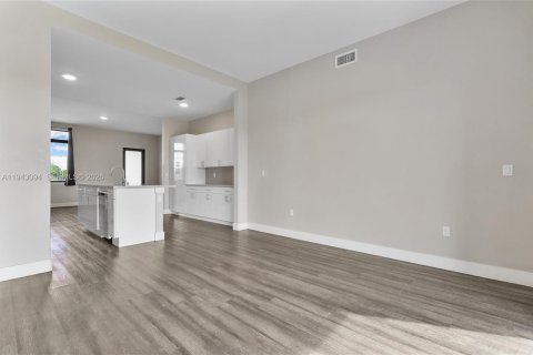 Villa ou maison à louer à Hialeah, Floride: 3 chambres, 288 m2 № 2001544 - photo 22