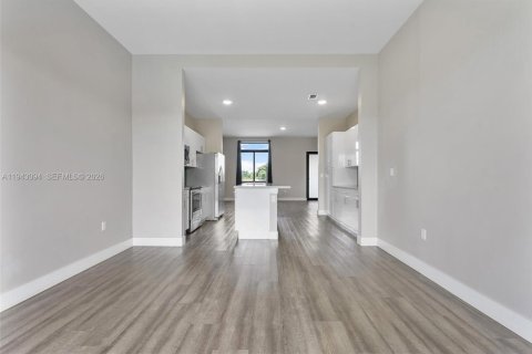 Villa ou maison à louer à Hialeah, Floride: 3 chambres, 288 m2 № 2001544 - photo 23