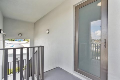 Villa ou maison à louer à Hialeah, Floride: 3 chambres, 288 m2 № 2001544 - photo 4