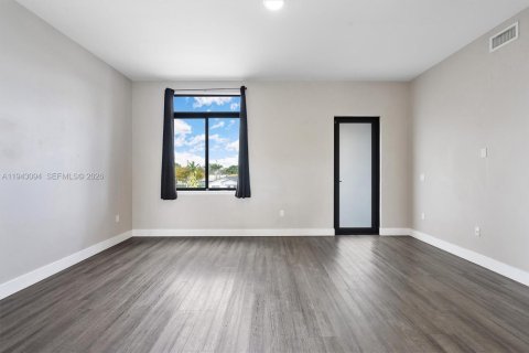 Villa ou maison à louer à Hialeah, Floride: 3 chambres, 288 m2 № 2001544 - photo 29