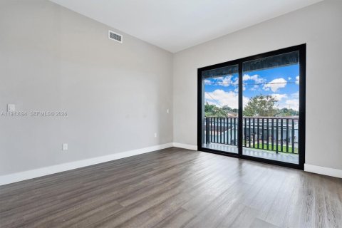 Villa ou maison à louer à Hialeah, Floride: 3 chambres, 288 m2 № 2001544 - photo 19