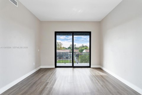 Villa ou maison à louer à Hialeah, Floride: 3 chambres, 288 m2 № 2001544 - photo 28