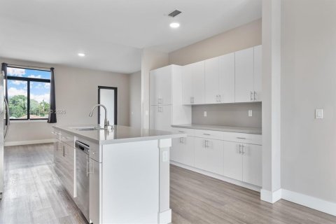 Villa ou maison à louer à Hialeah, Floride: 3 chambres, 288 m2 № 2001544 - photo 18