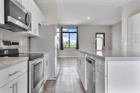 Villa ou maison à louer à Hialeah, Floride: 3 chambres, 288 m2 № 2001544 - photo 26