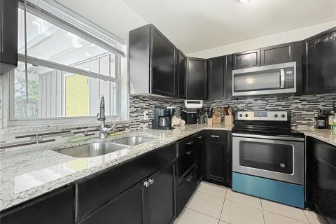 House in Orlando, Florida 3 bedrooms, 84.73 sq.m. № 1780925 - photo 8