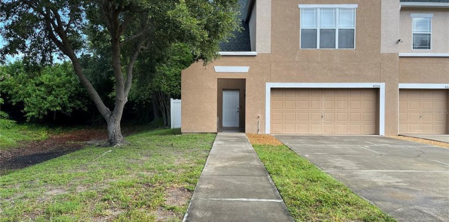 Adosado en Saint Petersburg, Florida 3 dormitorios, 156.54 m2 № 2231034