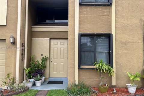 Кондоминиум с 2 спальнями в Мирамар, Флорида № 2066219