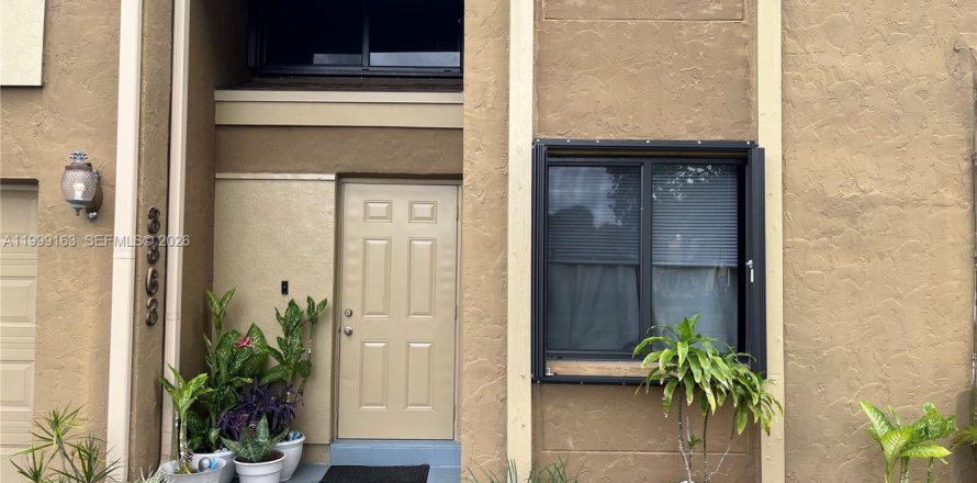 Кондоминиум с 2 спальнями в Мирамар, Флорида № 2066219