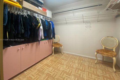 Купить кондоминиум в Халландейл-Бич, Флорида 2 спальни, 104.98м2, № 1763552 - фото 9