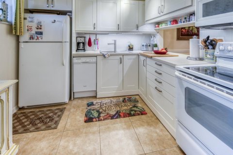 Condo in Lake Worth, Florida, 1 bedroom  № 2146878 - photo 11