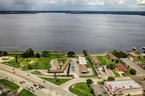 Propiedad comercial en Sebring, Florida № 2082889