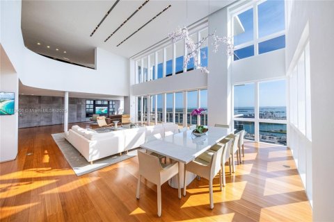 Condominio en venta en Miami Beach, Florida, 2 dormitorios, 492.85 m2 № 1797662 - foto 2