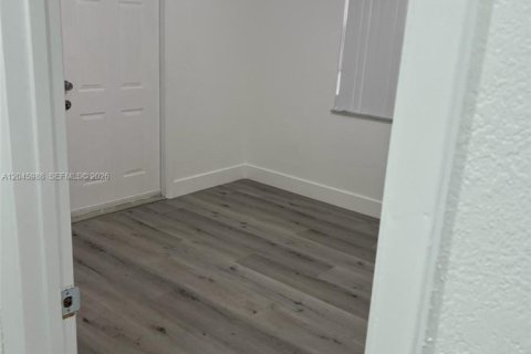 Villa ou maison à louer à Miami, Floride: 5 chambres, 223.52 m2 № 2283011 - photo 7