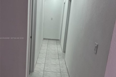 Villa ou maison à louer à Miami, Floride: 5 chambres, 223.52 m2 № 2283011 - photo 4