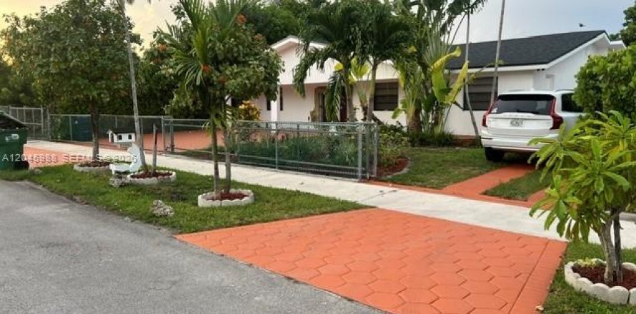 Villa ou maison à Miami, Floride 5 chambres, 223.52 m2 № 2283011
