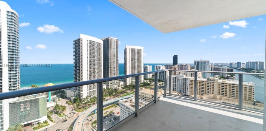 Hotel en Hollywood, Florida 2 dormitorios, 98.48 m2 № 1959480