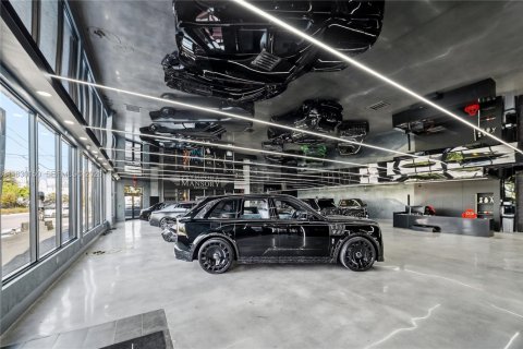 Commercial property in Miami, Florida № 2069537 - photo 10