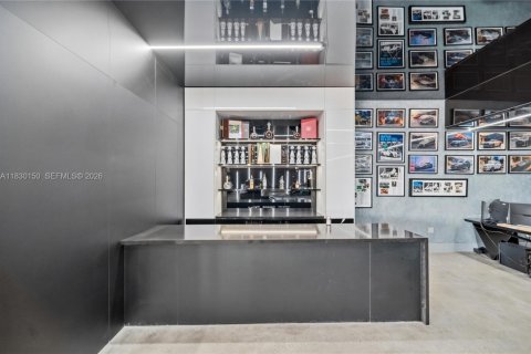 Commercial property in Miami, Florida № 2069537 - photo 13