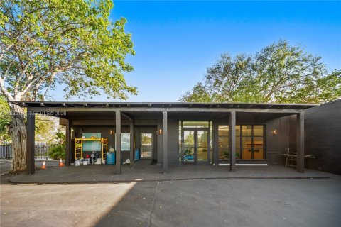 Commercial property in Miami, Florida № 2069537 - photo 3