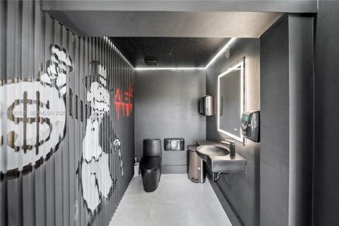 Commercial property in Miami, Florida № 2069537 - photo 8