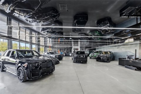 Commercial property in Miami, Florida № 2069537 - photo 11