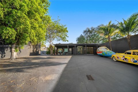 Commercial property in Miami, Florida № 2069537 - photo 4