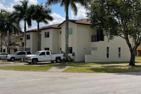 Townhouse in Florida City, Florida 4 bedrooms, 155.98 sq.m. № 2043308