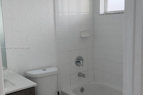 Townhouse in Florida City, Florida 4 bedrooms, 155.98 sq.m. № 2043308 - photo 9