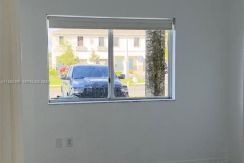 Townhouse in Florida City, Florida 4 bedrooms, 155.98 sq.m. № 2043308 - photo 4