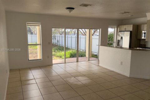 Townhouse in Florida City, Florida 4 bedrooms, 155.98 sq.m. № 2043308 - photo 3